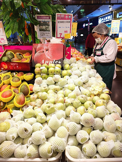 滞銷蘋果一(yī)天上(shàng)餐桌 永旺超市(shì)農(nóng)超對(duì)接助民(mín)生(shēng)