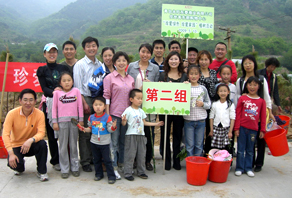 東(dōng)部店(diàn)第一(yī)屆李滄區(qū)百果山(shān)植樹(shù)活動