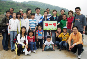 東(dōng)部店(diàn)第一(yī)屆李滄區(qū)百果山(shān)植樹(shù)活動