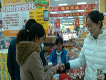 永旺黃(huáng)島購(gòu)物(wù)中心8周歲，生(shēng)日(rì)蛋糕齊分(fēn)享