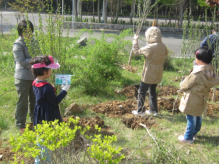 永旺煙(yān)台購(gòu)物(wù)中心2014植樹(shù)季,愛(ài)心植樹(shù)活動
