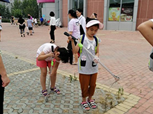 倡導垃圾分(fēn)類，共建美(měi)好(hǎo)家(jiā)園 青島永旺環保公益活動