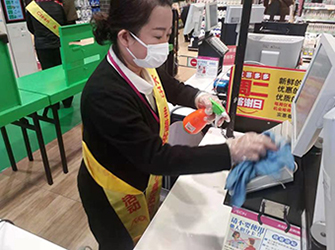 每天定時(shí)對(duì)店(diàn)鋪進行(xíng)嚴格的(de)消毒管理(lǐ)