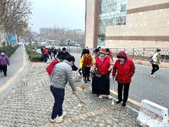 助力文(wén)明(míng)典範城(chéng)市(shì)，共建美(měi)好(hǎo)家(jiā)園—青島永旺25周年(nián)衛生(shēng)清掃