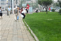 大(dà)家(jiā)通(tōng)過辛勤的(de)勞動，給這(zhè)座城(chéng)市(shì)又(yòu)增加了(le)一(yī)片綠(lǜ)意和(hé)清涼。